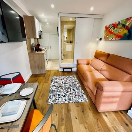 Ben Nevis Charming Studio In The Heart Of The Lively Life Of The Pre Carre *