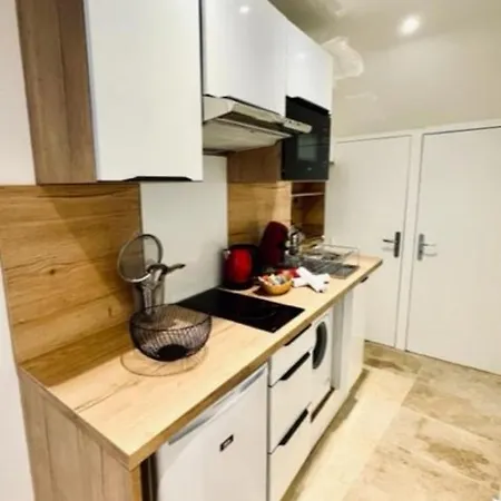 Ben Nevis Charming Studio In The Heart Of The Lively Life Of The Pre Carre Apartment *